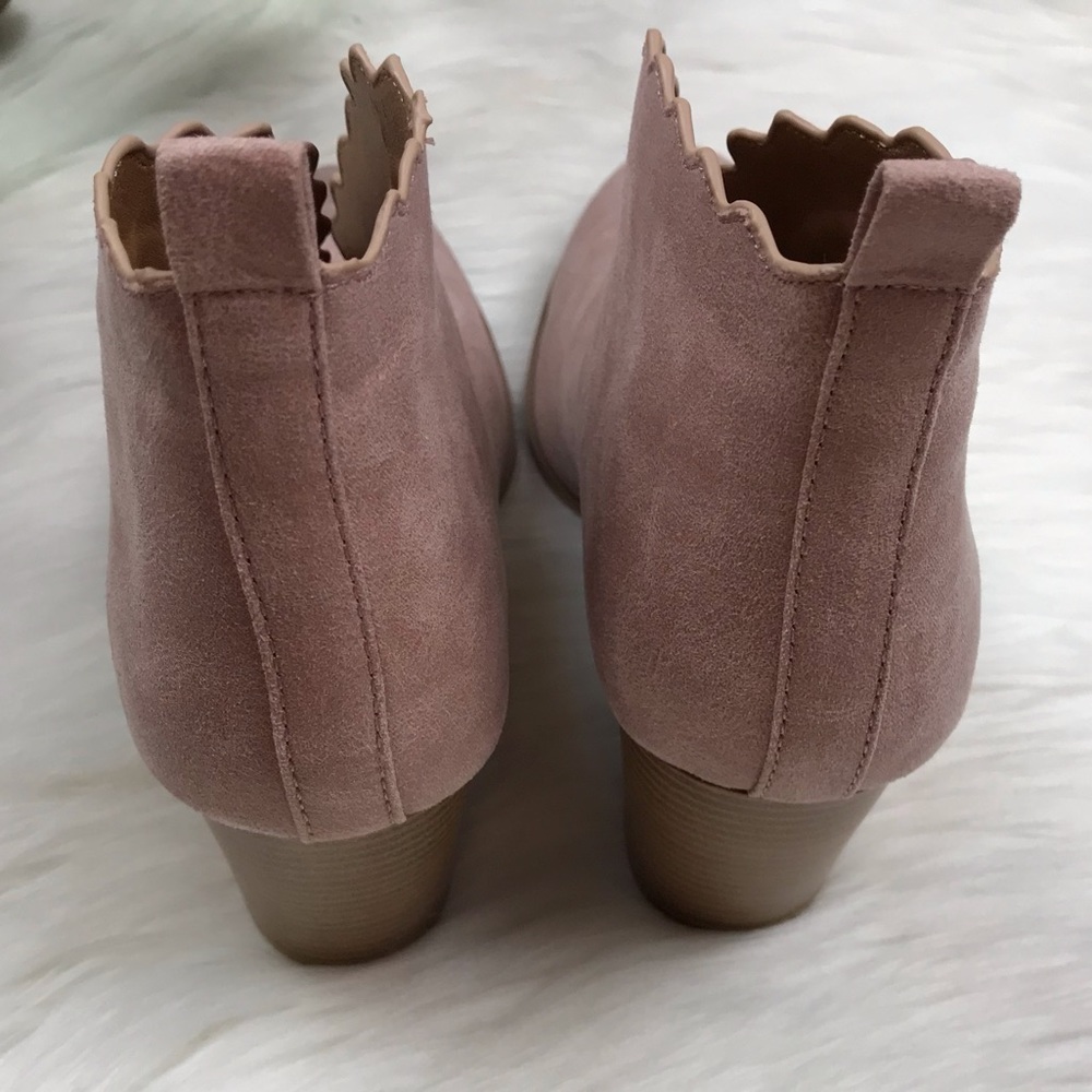 Qupid Pink Scalloped V Cut Edge Booties Sz 9 EUC - Picture 5 of 8